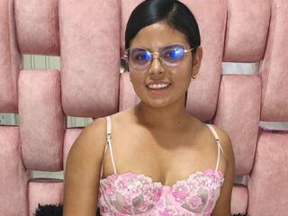 naked girl with webcam fingering SalomeHarman