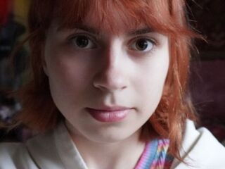 naked camgirl SerafinaGoettl