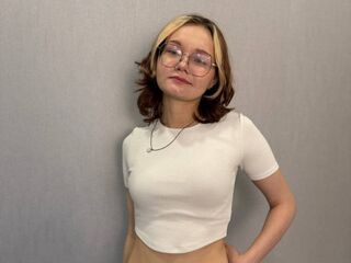 beautiful camgirl ShemikaDestro