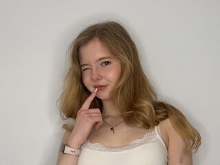 cam girl playing with vibrator SheridanHourani