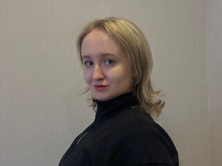 beautiful camgirl SuzannKernes