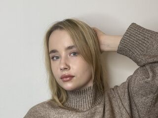 camgirl masturbating with dildo TeishaCaram