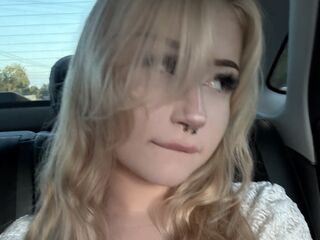 naked girl with cam fingering VerlieRentar