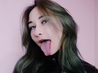 camgirl playing with vibrator VikaCheers